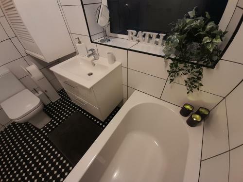 Cosy 4 Bed House 15 Min To Manchester Centre