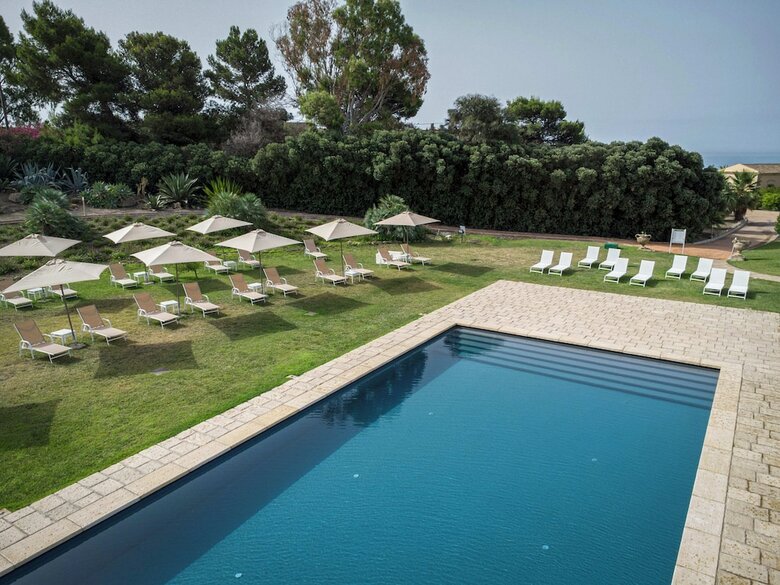 Hotel Falconara Charming House & Resort
