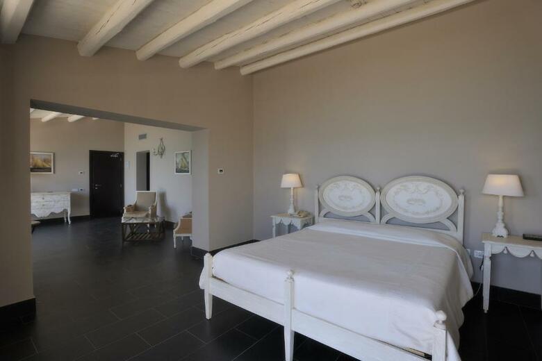 Hotel Falconara Charming House & Resort