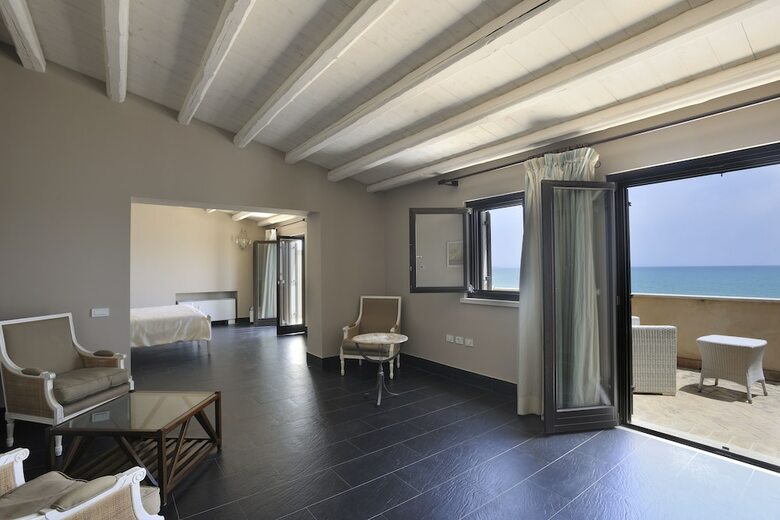 Hotel Falconara Charming House & Resort