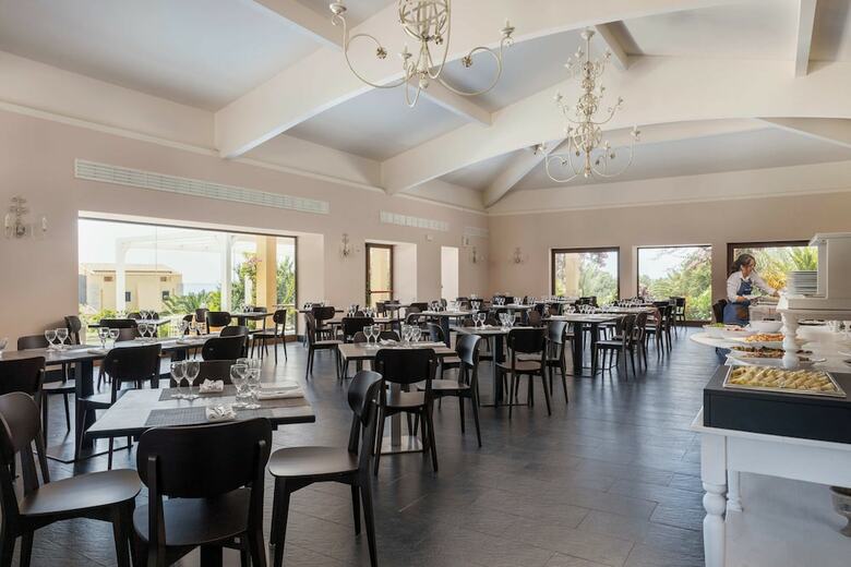 Hotel Falconara Charming House & Resort