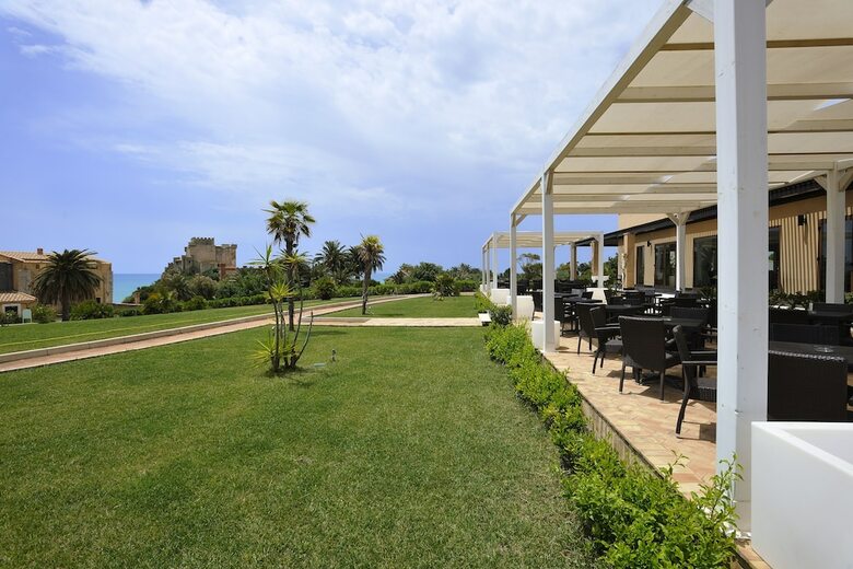 Hotel Falconara Charming House & Resort