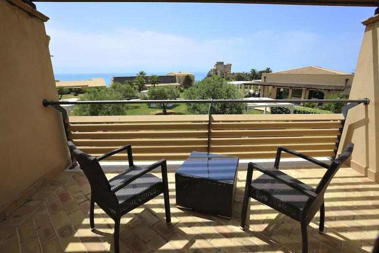 Hotel Falconara Charming House & Resort