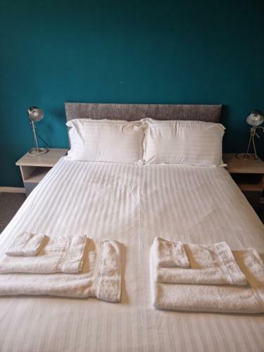 Lovely 2 Bedroom Serviced Apartment With Parking