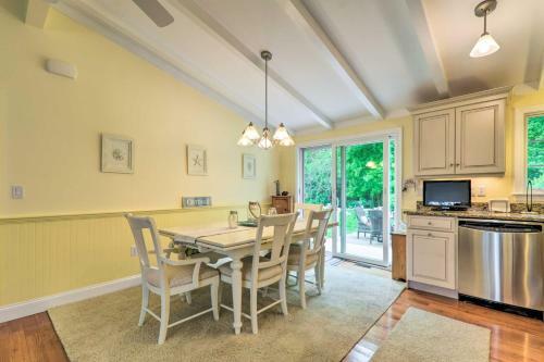 Charming Hyannis Home About 1 Mi To Beach Access!