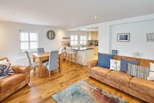 Host & Stay - Doray House