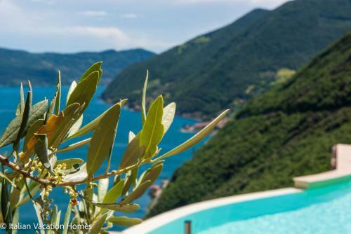 Italian Vacation Homes - Panoramic Villa