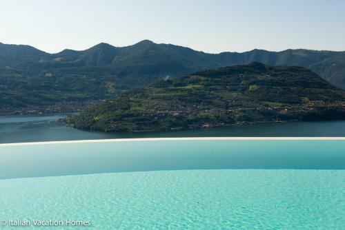 Italian Vacation Homes - Panoramic Villa