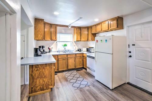 Cozy Ishpeming Cottage With Lake And Park Views!