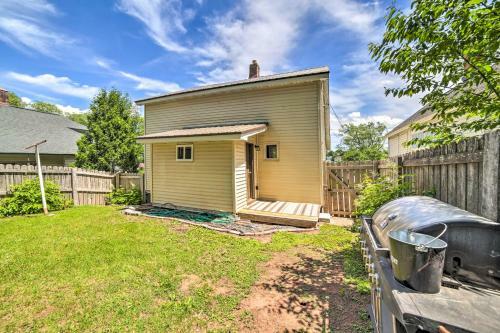 Cozy Ishpeming Cottage With Lake And Park Views!