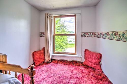 Cozy Ishpeming Cottage With Lake And Park Views!