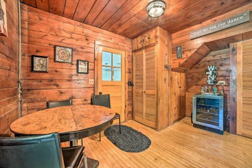 Bright Home With Outdoor Space, Steps To River