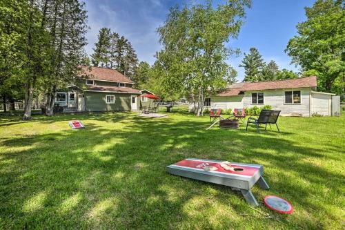 Bright Home With Outdoor Space, Steps To River