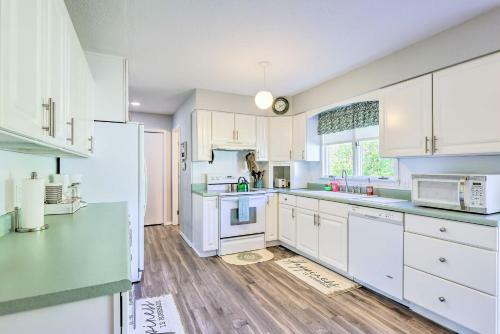 Peaceful Lake Leelanau Little Finger Ranch!