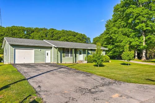 Peaceful Lake Leelanau Little Finger Ranch!