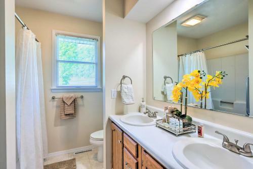 Peaceful Lake Leelanau Little Finger Ranch!