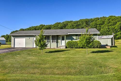Peaceful Lake Leelanau Little Finger Ranch!
