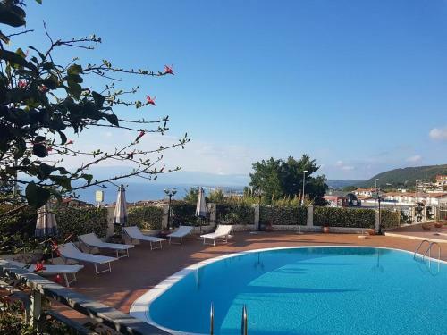 Lux Apartment ! Swimmingpool ! Parking ! Separate Entrance ! Separate Territory !