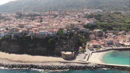 Lux Apartment ! Swimmingpool ! Parking ! Separate Entrance ! Separate Territory !
