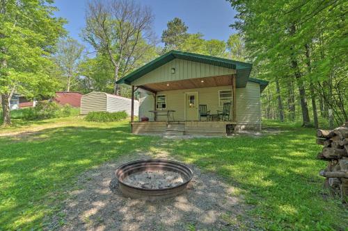 Rustic Wooded Retreat Fire Pit, Near Trails!