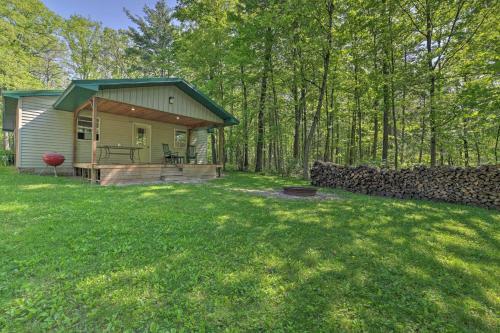 Rustic Wooded Retreat Fire Pit, Near Trails!