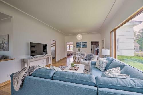 Bright Ludington Home 3 Blocks To The Beach!