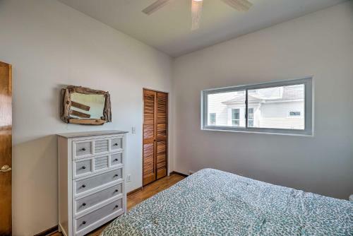 Bright Ludington Home 3 Blocks To The Beach!