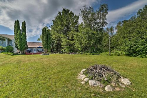 All-season Lakefront Home With Deck And Boat Dock