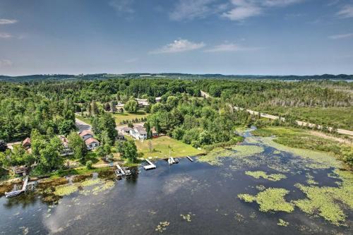 All-season Lakefront Home With Deck And Boat Dock