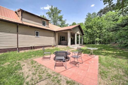 Spacious House On Half Acre Less Than 3 Mi To Beach!