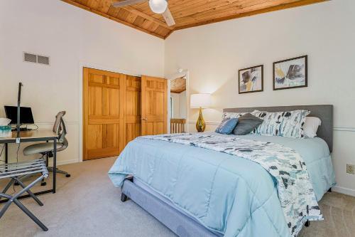 Lovely Lakewood Getaway