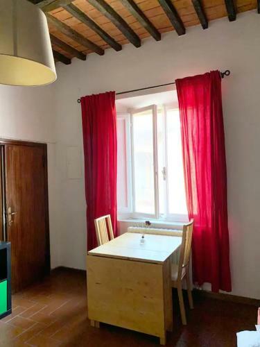Apartamento Trilocale Antico In Centro Storico