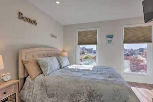 Bright Traverse City Townhome Walk To Beach!