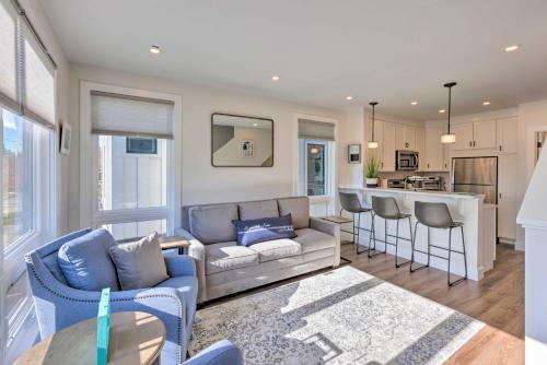 Bright Traverse City Townhome Walk To Beach!