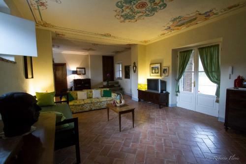Coriana Apartments & Villas