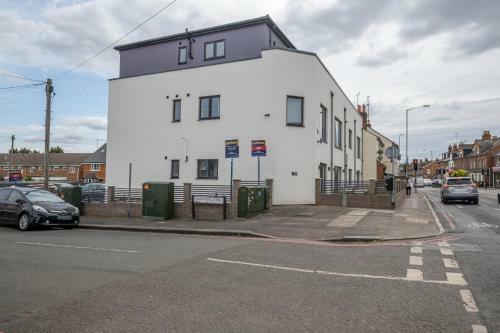 Oxford Rd 2 Bed Serviced Apartment 06 With Parking, Reading