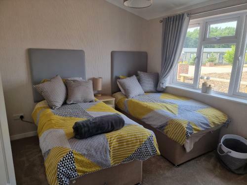 Remarkable 2-bed Luxury Lodge In Routh With Hottub