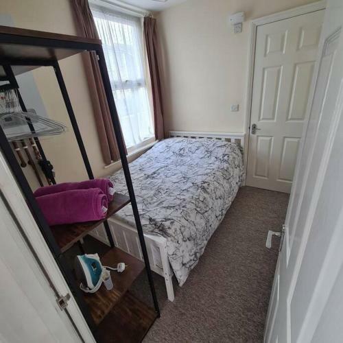 Groundfloor 1 Bedroom Apartment With Free Parking!