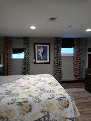 Basement Suite Pvt Enterance With Hot Tub