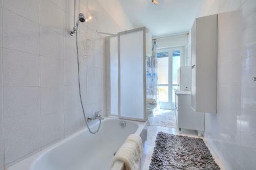 Elena Apartment - Happy Rentals