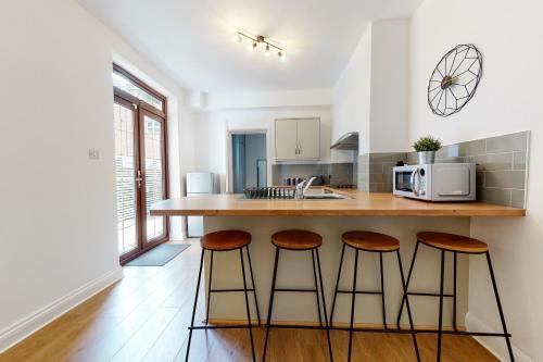 No.10 Seaside Apartment - Ground Floor, Sleeps 6