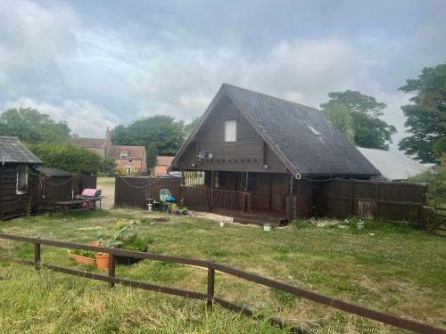 Riverside Log Cabin 3 Bedrooms Sleeps 6