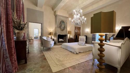 Chateau De Gignac - Monument Historique