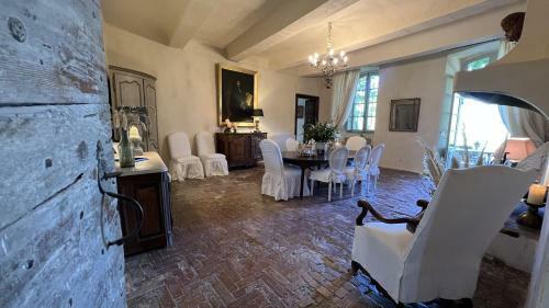 Chateau De Gignac - Monument Historique