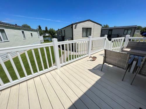 Mallard Corner, Cosy Cotswold Lakeview Lodge