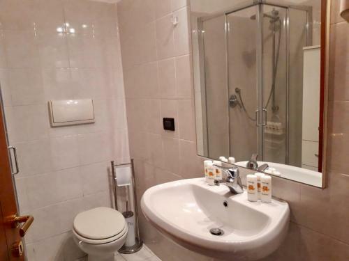 Hostal Bedandbreakfast Eni Torri Lombarde San Donato Bbqueen