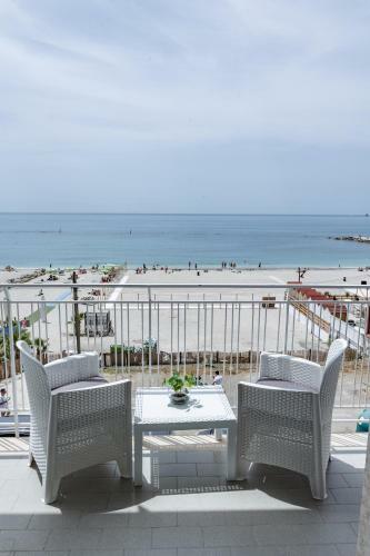 Bed & Breakfast Cas? A Mare - Beachfront Luxury Suites