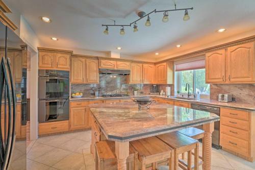 Luxe Oasis On Golf Course About 8 Mi To Lake Mead