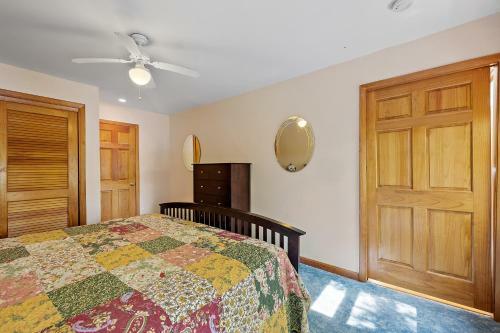 Shaws Pond Lakefront Retreat!