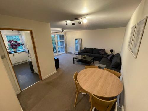 Apartamento Spacious 2-bedroom Flat Near Surbiton Station
